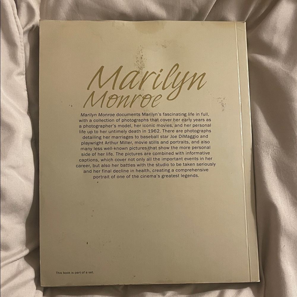 Marilyn Monroe Photographic History Book — Black & Cream Cover - Picture 2 of 6